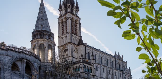 Lourdes, Frankrike – den katolska helgedomens hemvist