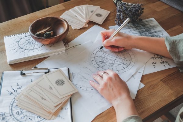 decendent, astrologi, horoskopTarotguiderna, veckans Astro-Tarot, Medium, sierska, Vivi Linde, Experethjälp, Medialitet